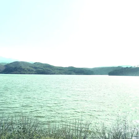 シャレー Cozy Lakefront - Myselim Shkodër